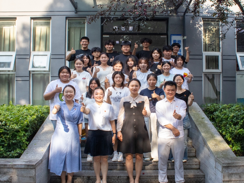 oTBR_1780628056065075327.jpg 合影.jpg